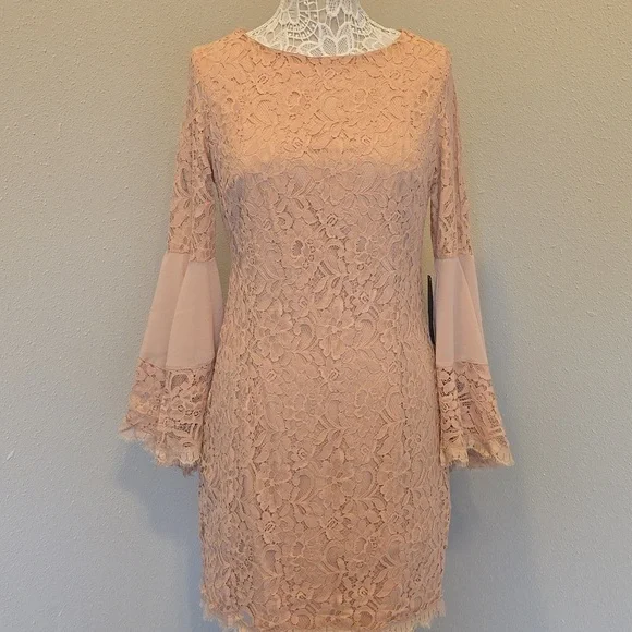 Venus Lace Sheath Bodycon Dress with Bell Sleeves sz 10 NWT - Picture 16 of 16